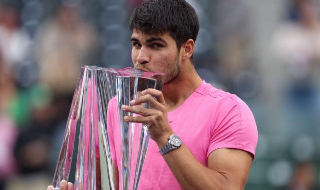 奇异果体育-梅德维德夫19连胜遭终止 阿尔卡拉斯夺冠重返第1