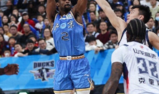 奇异果-高昂买断费+大合同！北京首钢签约新外援内幕，许利民挑了一个月