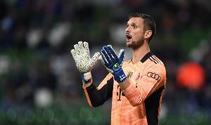 记者：乌尔赖希预计世俱杯后续约当三门，拜仁还考虑签邦曼当四门