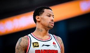 直播吧：广东男篮留下伯克是为给徐杰、胡明轩提供轮换人选