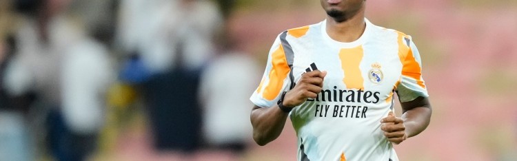 奇异果官方平台-阿斯：持续伤病+工资较高，皇马正在考虑今夏推动阿拉巴离队